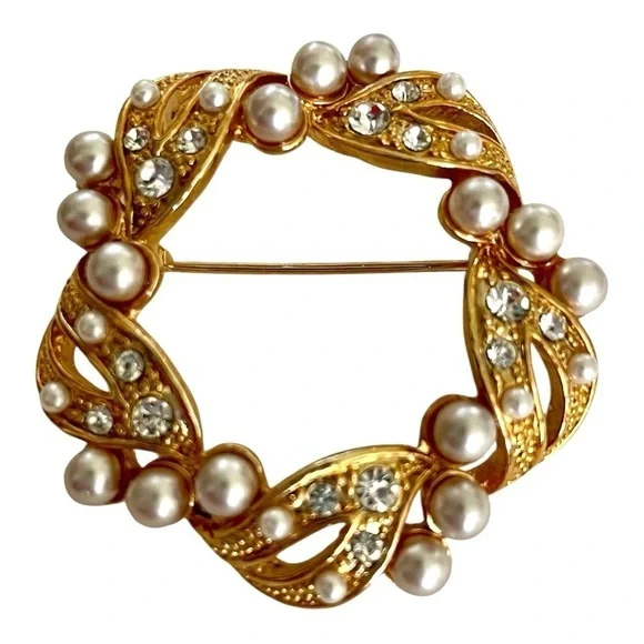 AAi Brooch, Signed, Classic Round 1