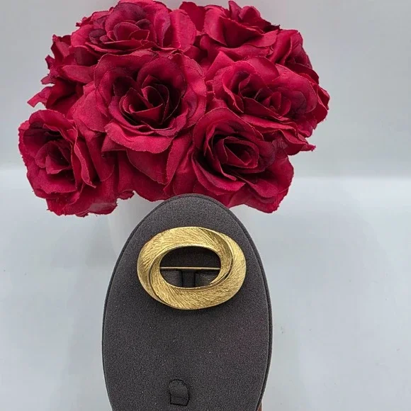 Vintage Napier‎ Gold Tone Oval Brooch Textured Finished Mid Century Modern