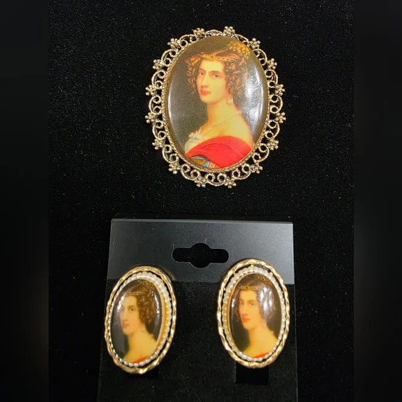 Vintage Signed ART Portrait Brooch Or Pendent and Coordinating Earring Set