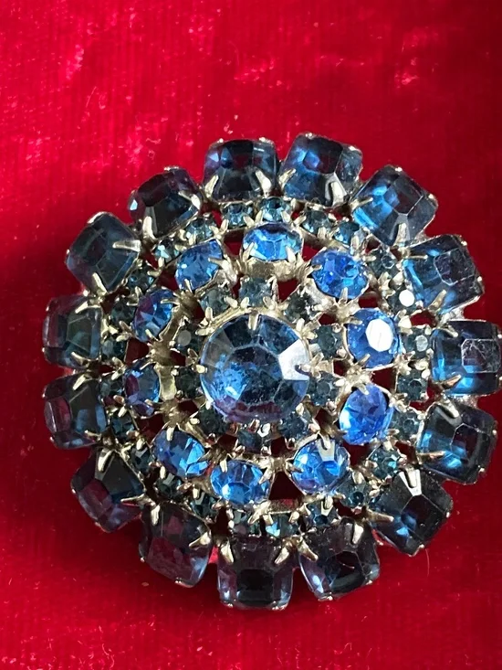 Vintage 5 tiered rhinestone brooch