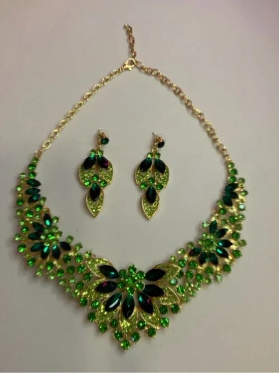 Beautiful Gold-Tone Green Crystal Statement Necklace & Earring Set (Z-7)