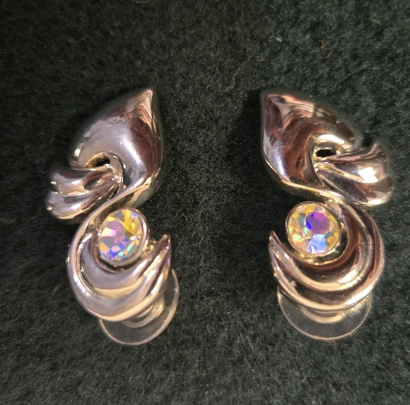 Silvertone vintage 90'searrings with aurora borealis color crystal 1 1/2