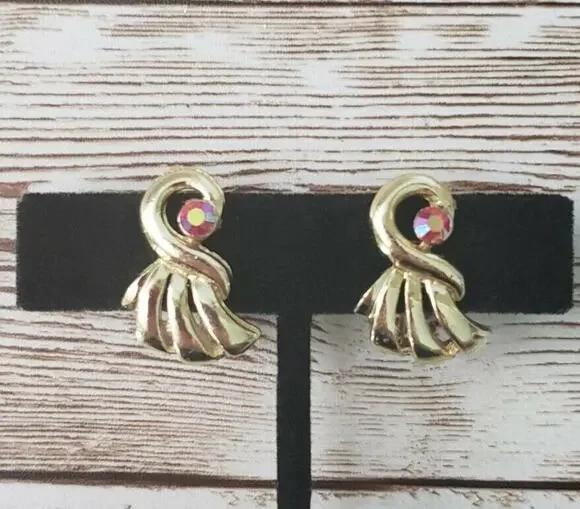 Vintage Screw On Earrings Gold Tone with Red/Pink Iridescent Gem