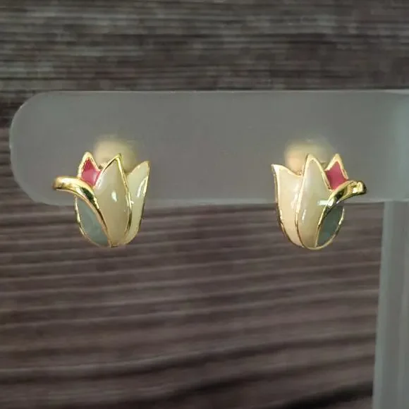 Vintage Clip On Earrings 0.5