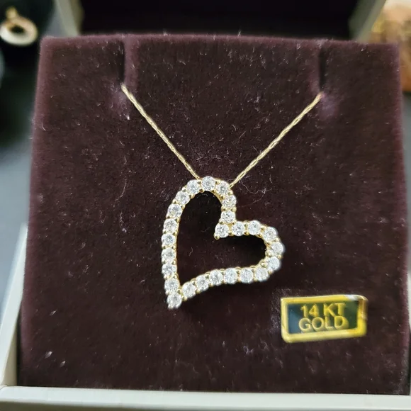 Watch Video / 14K Gold Heart Pendant Necklace