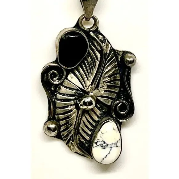 Vintage Silver Tone Onyx & Howlite Pendant Necklace 19” Boho Southwestern Style