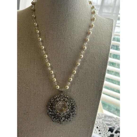 Vintage Style Filigree Rhinestone Pendant Necklace Faux Pearl Crystal Beaded 16”
