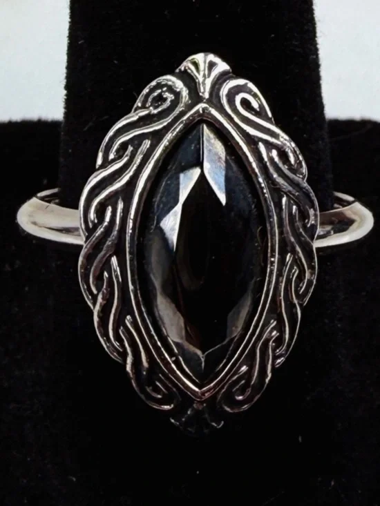 Vintage Avon Silvertone Black Marquise Accent Filigree Ring size 7 1/2