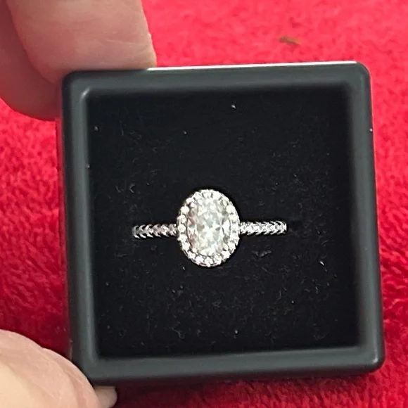 Moissanite‎ Diamond 1.0 CT Oval ring size 8