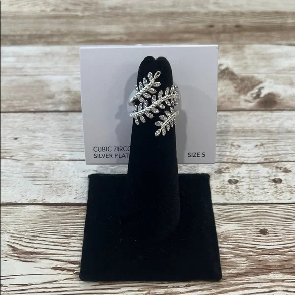 Charter‎ Club Silver Plated Cubic Zirconia Leaf Bypass Ring Size 5 NEW