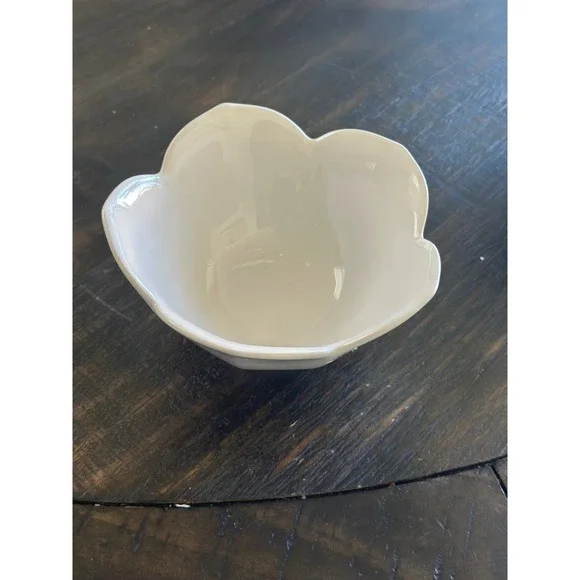 Pier 1‎ White Ceramic Flower Shaped Small Bowl Dish vintage EUC set of 2