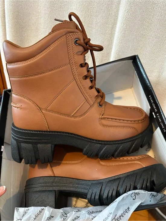 Women’s Chunky Lug Sole Lace-Up Boots - Tan 9