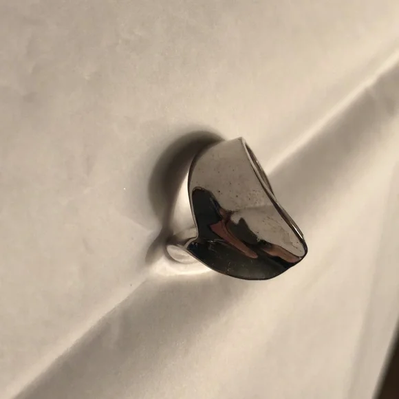 Lia Sophia ring‎ silver in excellent condition