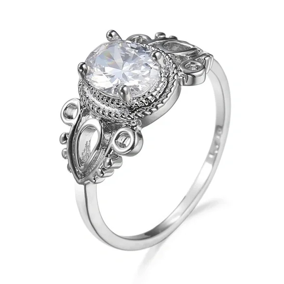 *HEAVENLY* Vintage Silver Zircon Fashion Ring Size 9