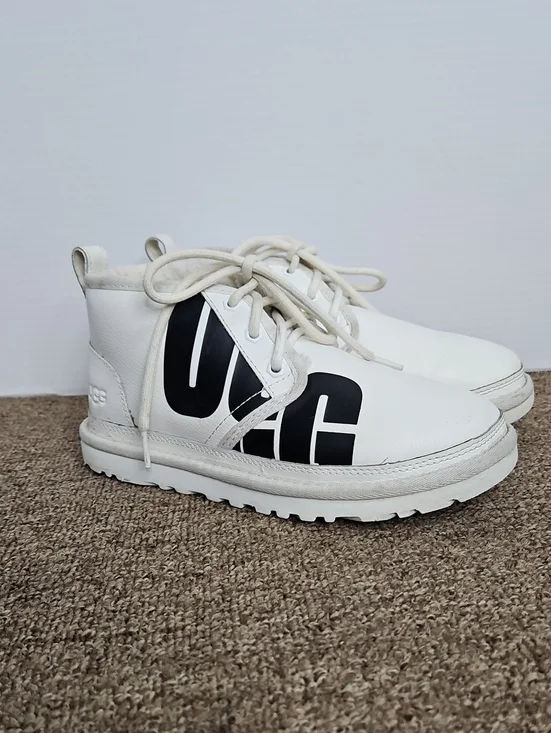 UGG Boots Neumel Chukka White & Black Leather Graphic Logo Sz 5 36