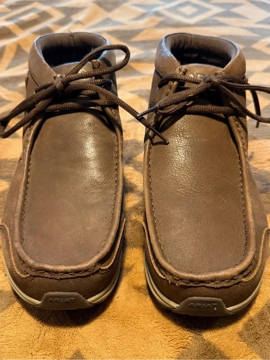 Ariat Men Chestnut Brown Leather Chukka Boots with Light Tan Sole Size 7.5EE