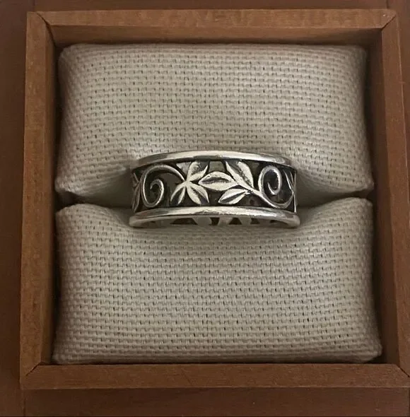 James Avery Retired Abounding Vines Band