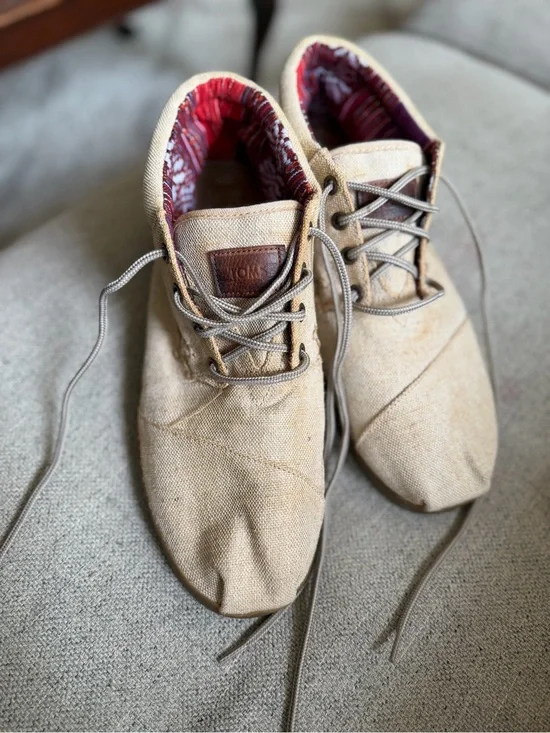 TOMS Men’s Tan Canvas Chukka Boots with Patterned Red Lining