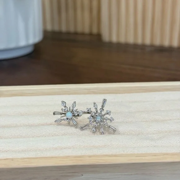 Hespera Silver Starburst adjustable ring with real opal and white topaz