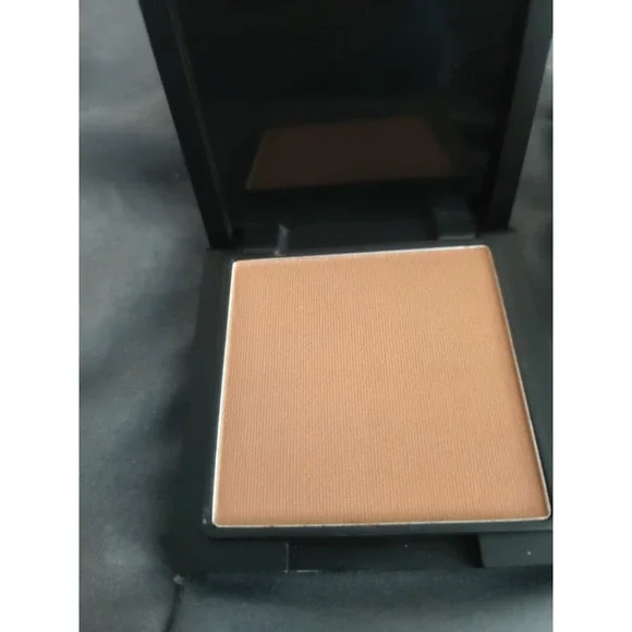 Defiance Beauty by Nechami Satin Sovereign Bronzer Goddess Glow Matte Finish