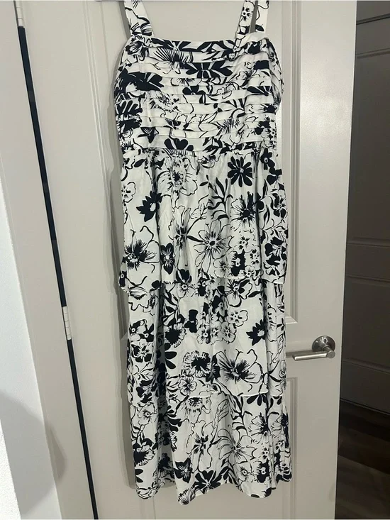 Abercrombie & Fitch Black and White Floral Maxi Dress