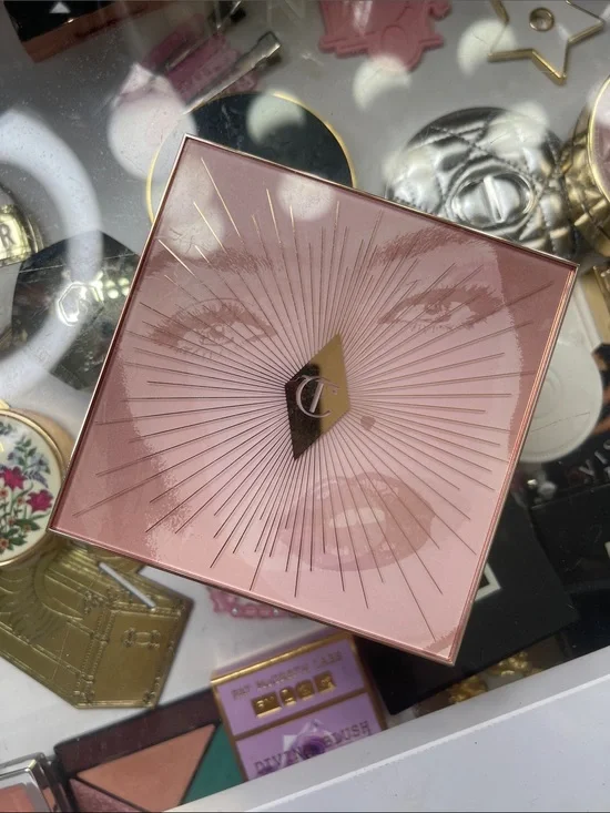 Charlotte Tilbury nudegasm face palette