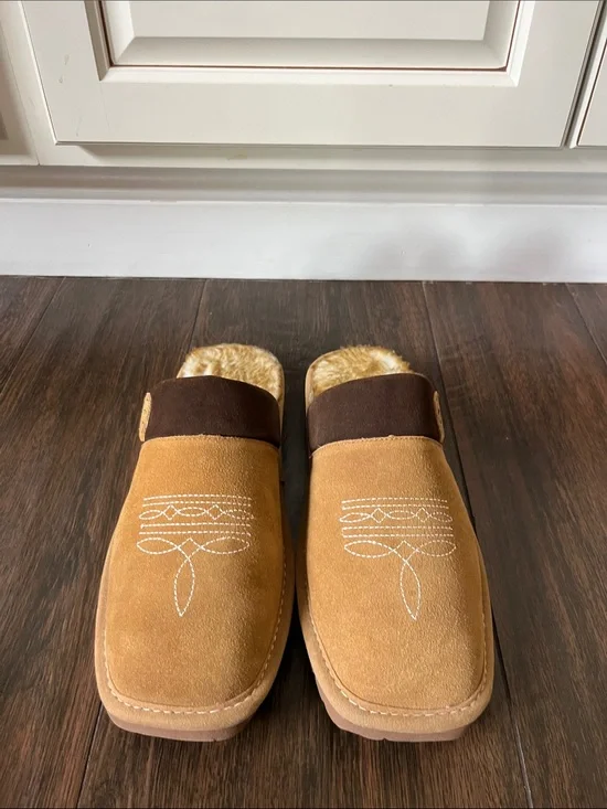 Like New! ARIAT Silversmith Square Toe slipper
