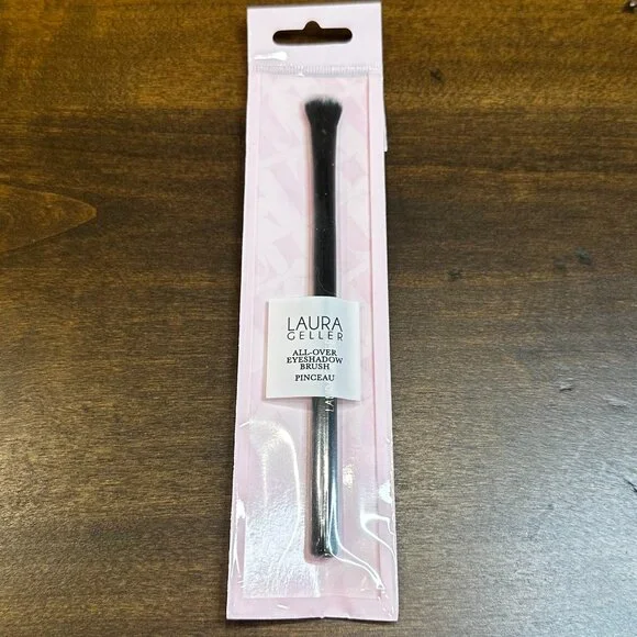 Laura Geller All-Over Eyeshadow Brush - 100% Synthetic