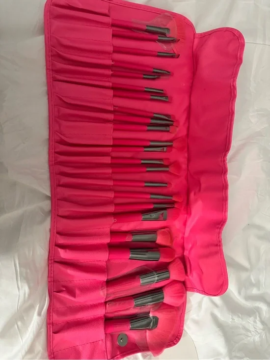 Hot pink Beauty creations makeup brushes
