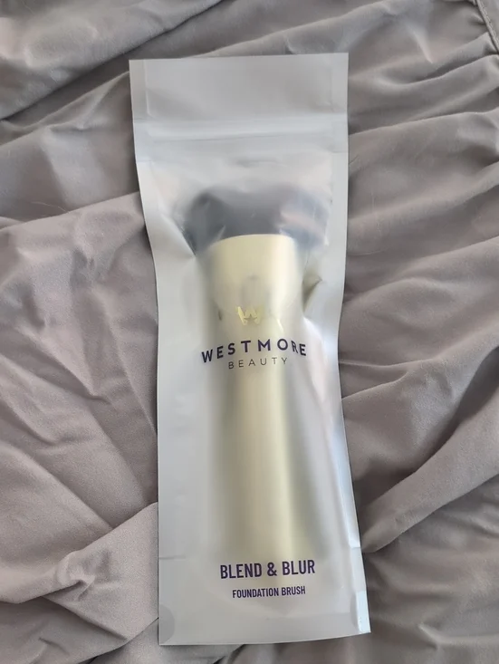 New Westmore Beauty Blend & Blur Foundation Brush - Gold