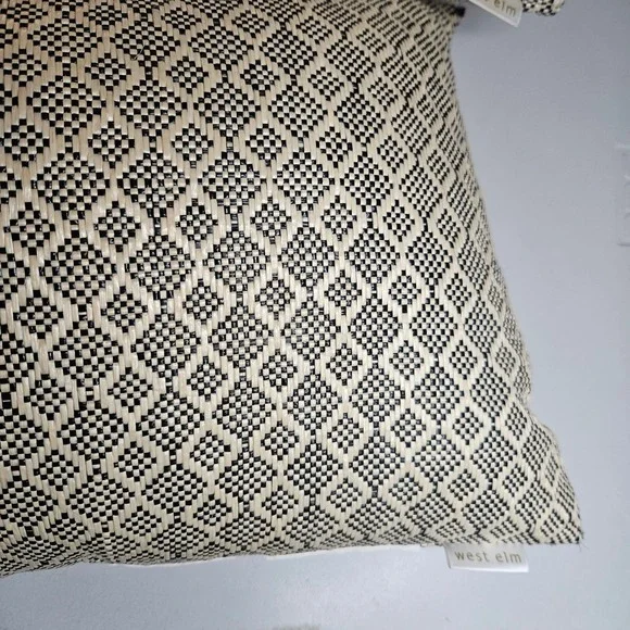 West Elm Set of 2 Lumbar Pillows Black Cream Woven Diamond Geometric‎ 12x20