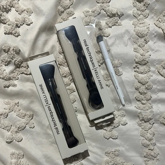Real Techniques Kelli Anne Makeup Brush Set - White and Black