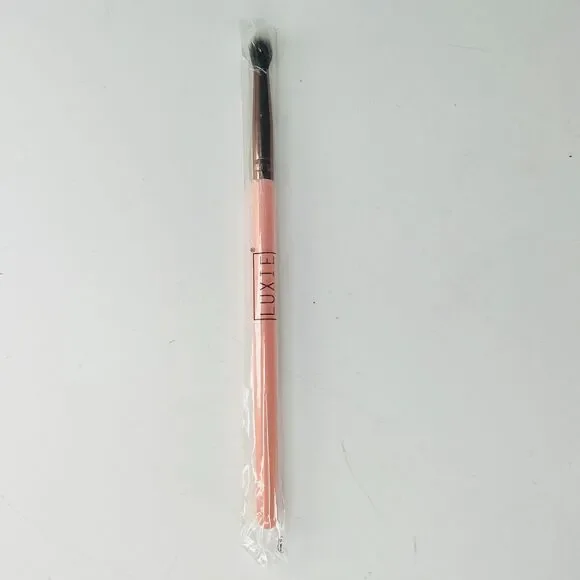 Luxie Small Tapered Blending 231 Eye Shadow MakeUp Brush Pink Rose Gold New