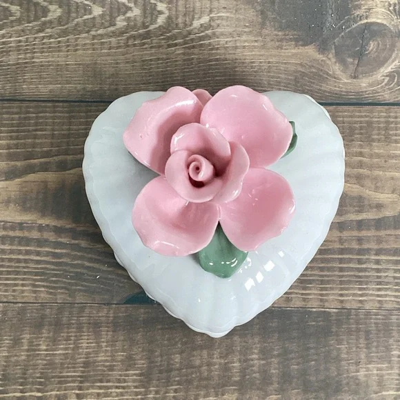 Ceramic Porcelain Heart Shaped Trinket Box With Rose Flower 3.25