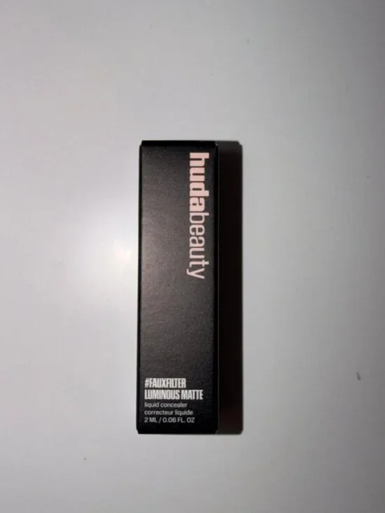 Huda Beauty #FauxFilter Concealer Honey 1.7B New in Box