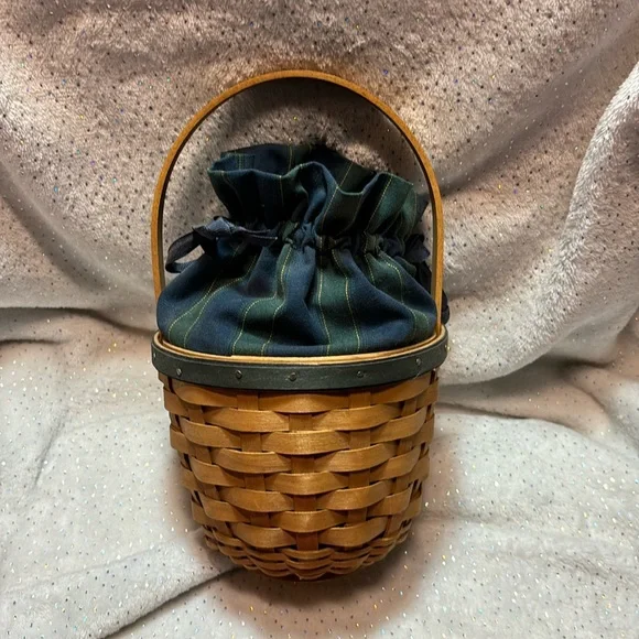Longaberger 2004 Collectors Club Basket