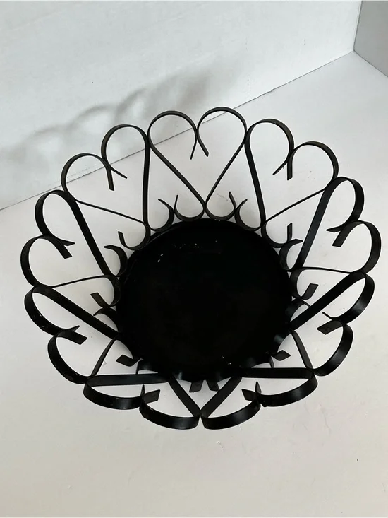 Black Metal Heart Basket