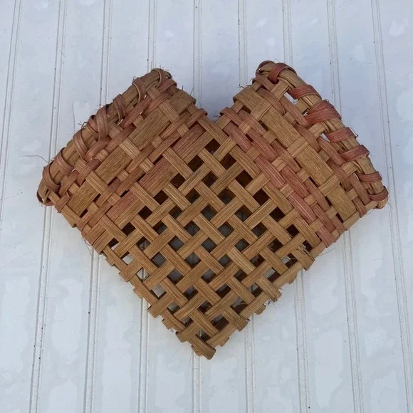 Handmade Heart Shaped Woven Wood Wall Basket Pocket Rustic Brown Lattice Decor