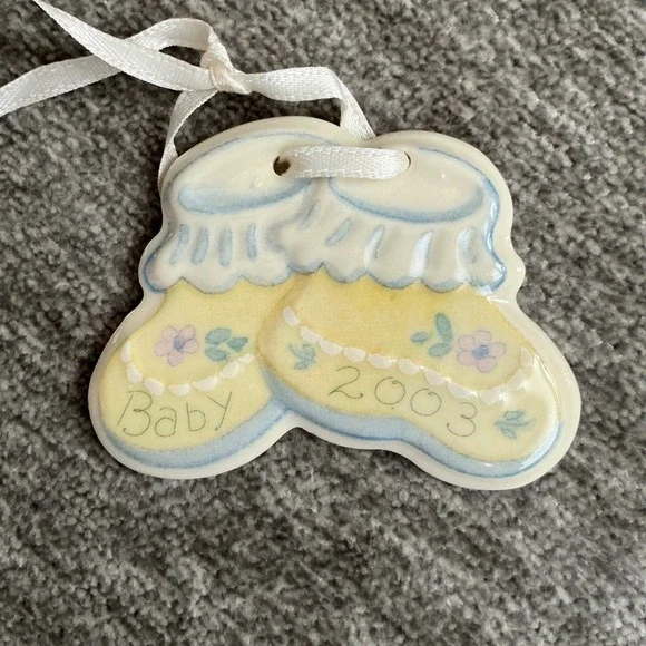 Longaberger 2003 Baby Tie-On OS Yellow Ceramic Booties Basket Accessory Vintage