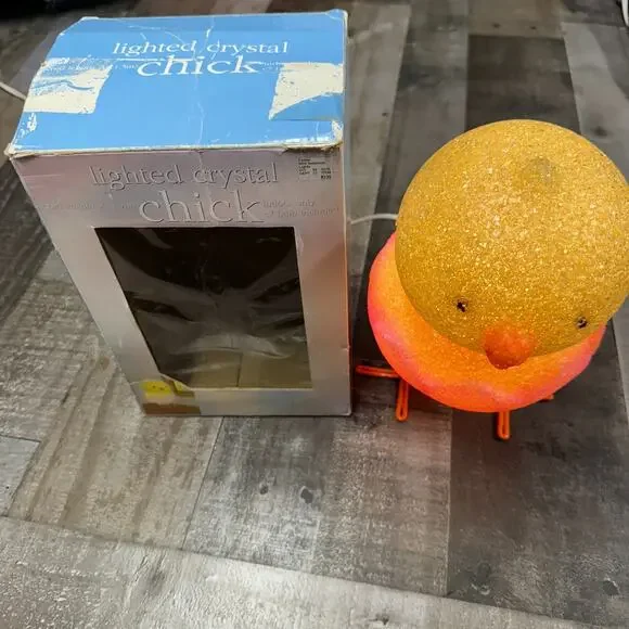 TARGET‎ 2002 Lighted Crystal Yellow Chick Lamp Easter Spring Vintage Table Decor