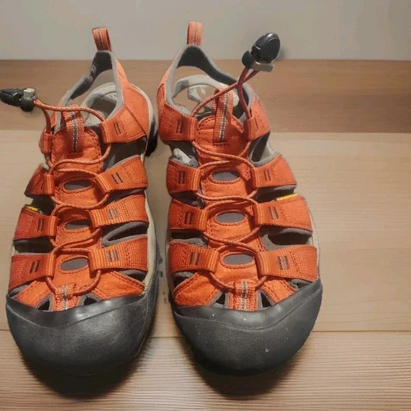 KEEN Newport H2 Sandals Mens 10 Burnt Orange Closed Toe Fisherman Water Shoes