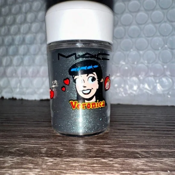 MAC Cosmetics Archie's Girls Veronicas magic‎ spells pigment