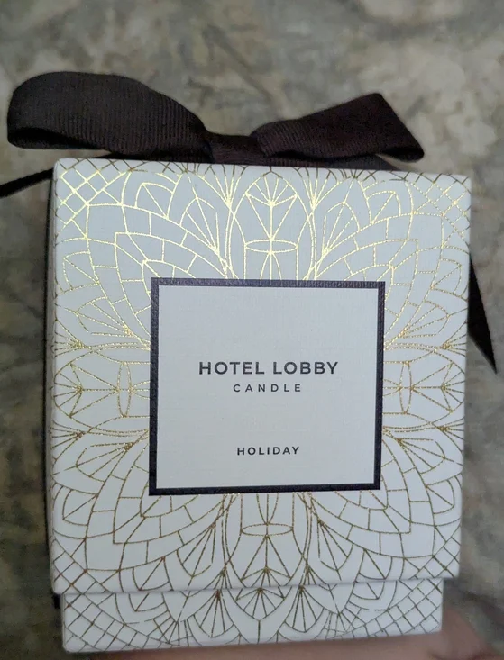 Empty Hotel Lobby Collextion Candle Box With Bow And Hotel Card In Scent Holiday