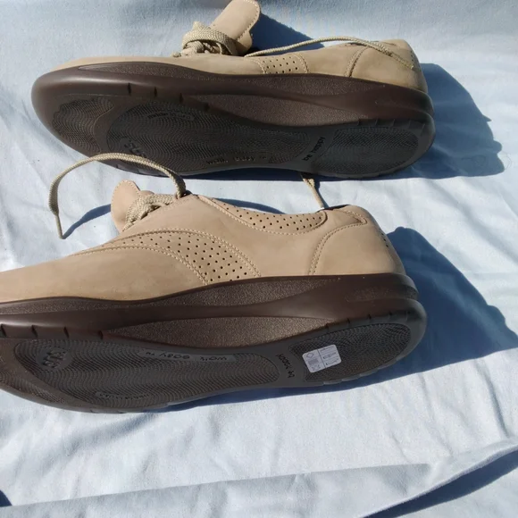 SAS Men's Beige and Brown Lace-Up Comfort Sneakers