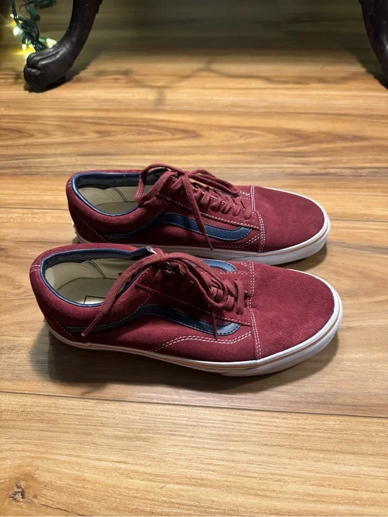 Van's Men's Maroon Color Old Skool Faux Suede Low-Top Sneakers