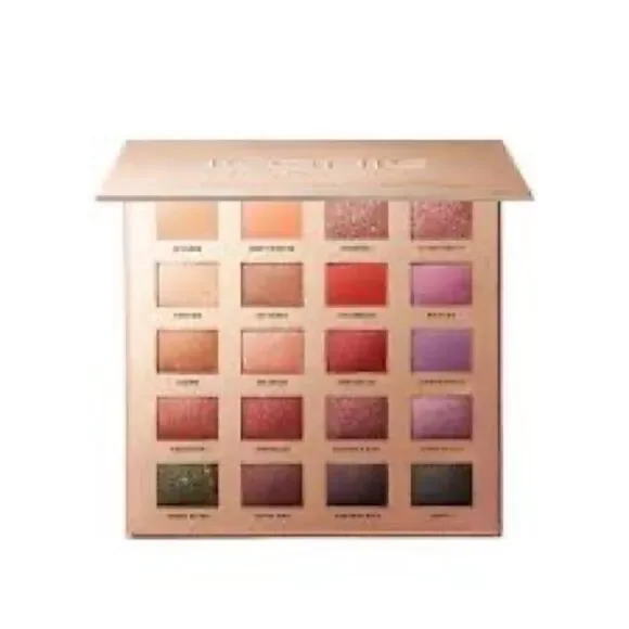 Iconic desk to dance eyeshadow pallet new never used