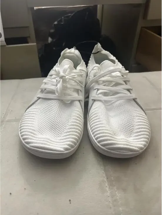 Brand new White Relxfeet sneakers with ribbed texture size 10.5
