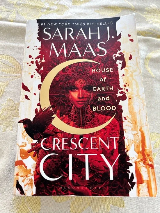Sarah J Maas Crescent City House of Earth And Blood