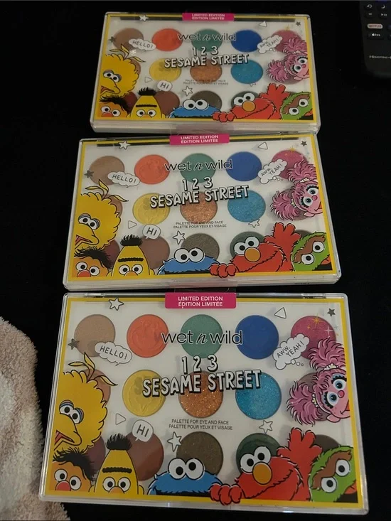 wet n wild 123 Sesame Street Eyeshadow Palette Trio — Bright Multicolor Shades