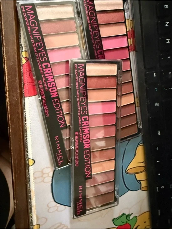 Rimmel London Magnif'Eyes Crimson Edition Eyeshadow Palette - Pink & Rose Shades